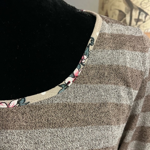 SUZANNE BETRO Beautiful stripe and floral long sleeve top!! Size L - Picture 2 of 8